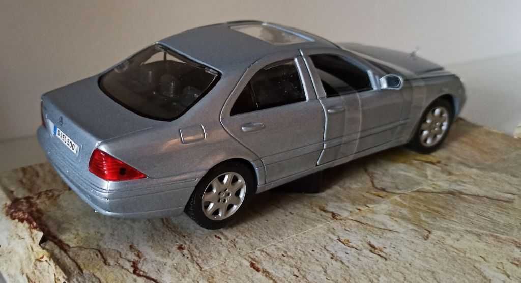 Macheta Mercedes Benz S500 W220 1998 silver - Maisto 1/26