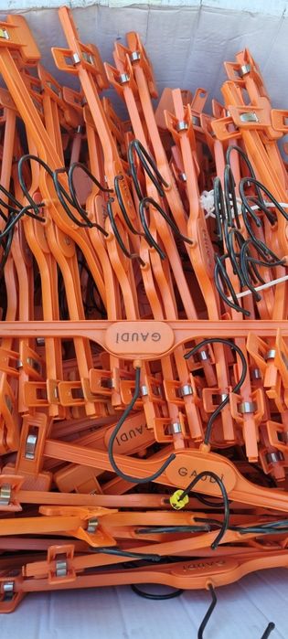 Продавам закачалки за дрехи