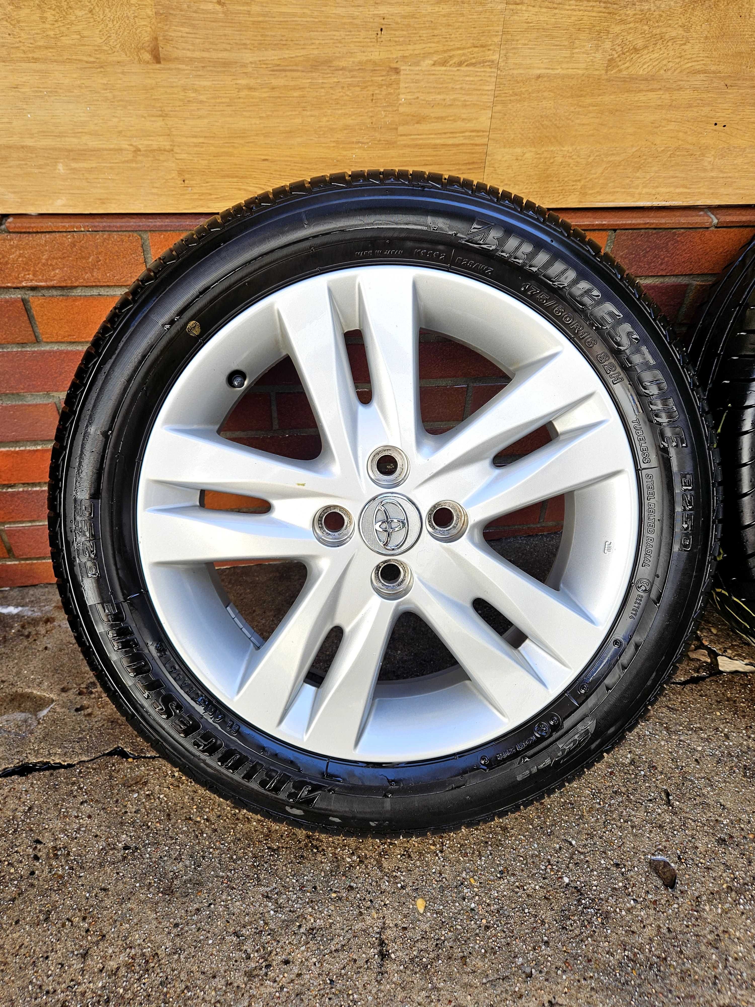 Оригинални лети джанти 16" от Тойота (Toyota) 4х100
