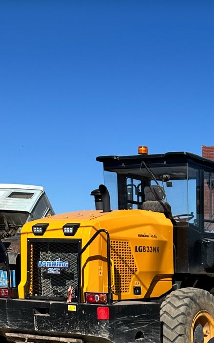 Погузчик 2 кубовый , час -18000 тг