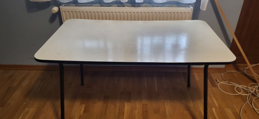 Vand 4 mese bucatarie/sufragerie,lemn masiv