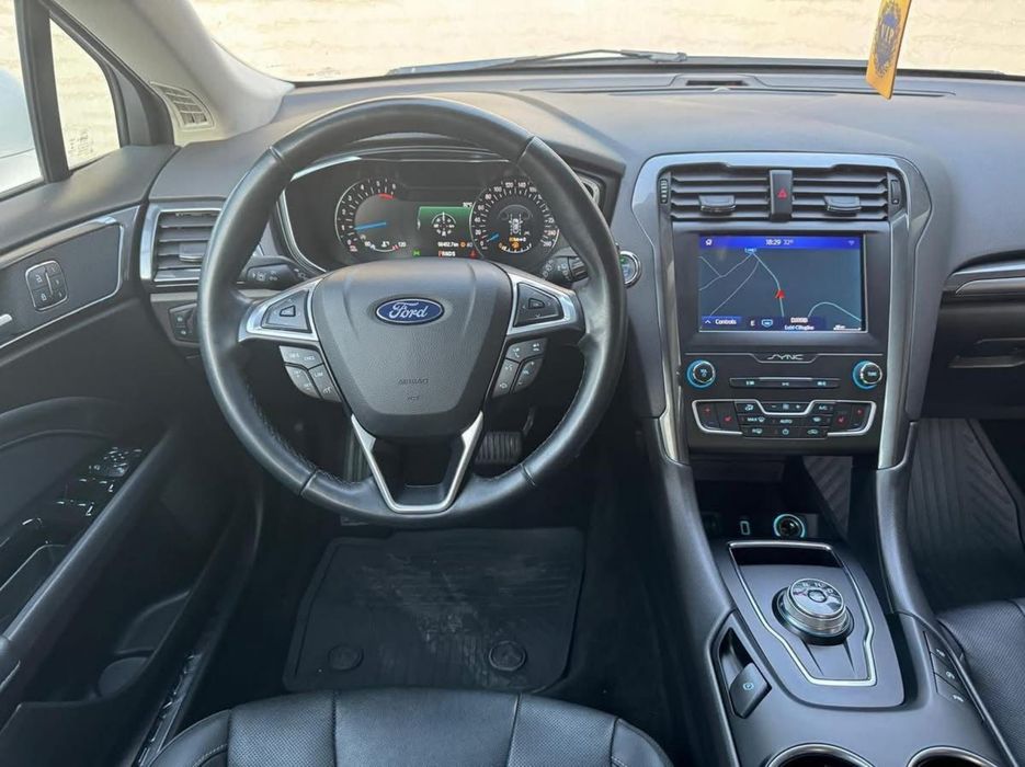 Vand/schimb cu ceva mai mic Ford Mondeo 2020
