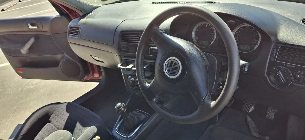 Vw bora 1.6 16v 105cp VOLAN DREAPTA