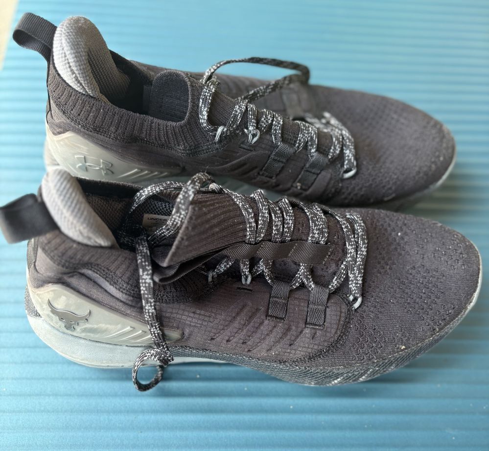 Vand adidasi under armour