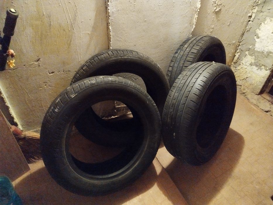 Vând anvelope de vara 185/65/R15 in stare foarte buna de folosință