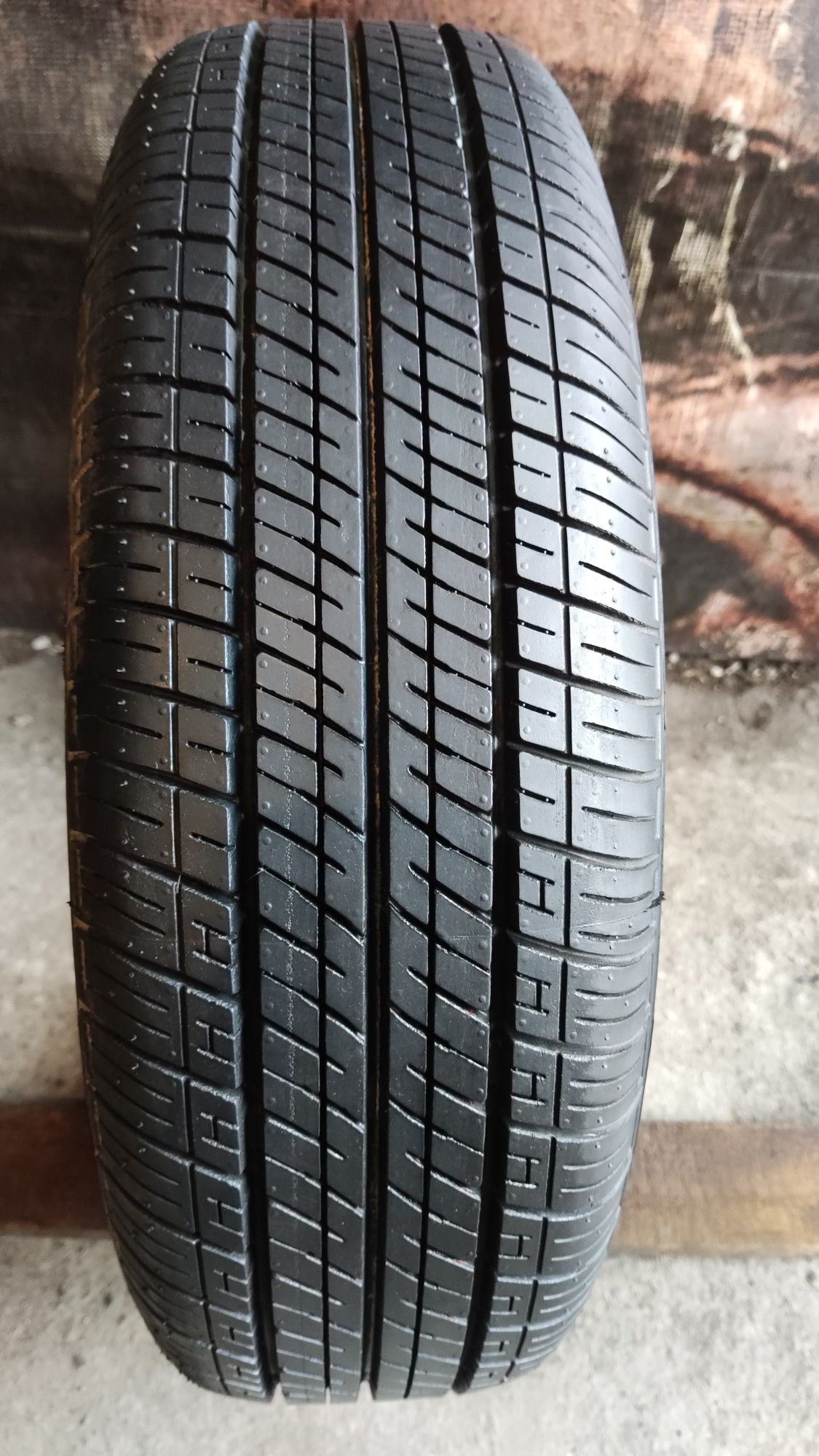 1бр лятна гума 165/70/14 Dunlop, нова от резервна
7.38mm грайфер
Гумат