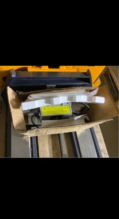 Самонатоварващ се стакер с подемност 500кг