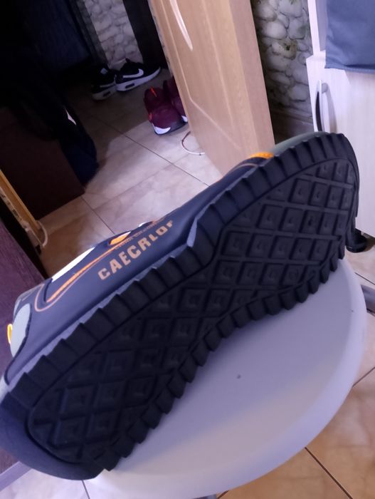 Adidași măsură 45 noi