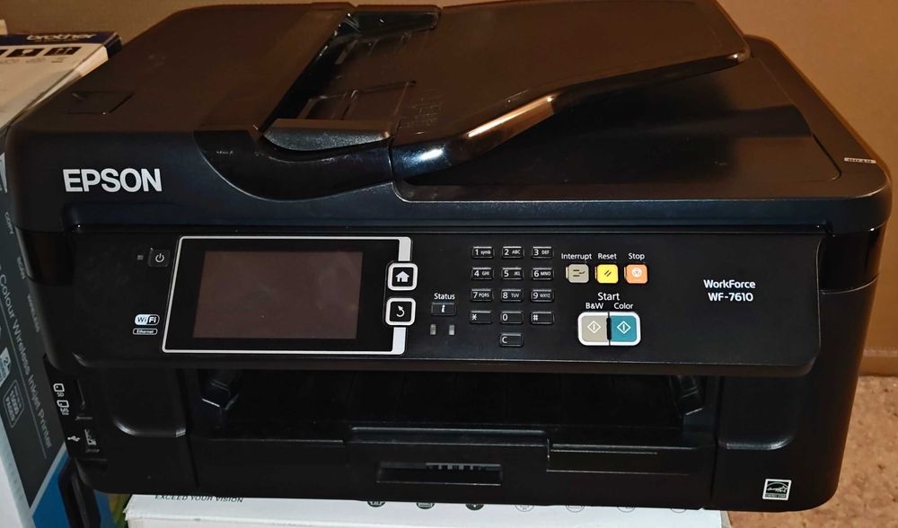 Vând imprimanta multifuncțional A3, EPSON WF-7610 pentru piese.