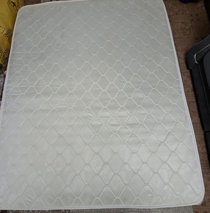 Матрац в отличном состоянии