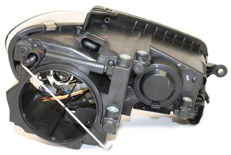 Far stanga/dreapta VW Touran an 2006-2010 , faruri noi