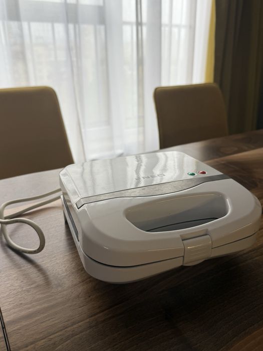 Тостер за санвичи/сандвич мейкър