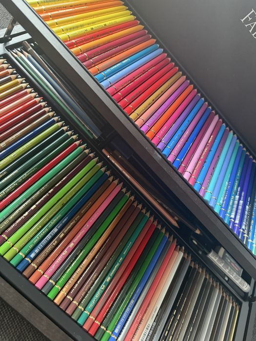 Set 120 creioane colorate polichromos Faber-Castell in cutie de lemn