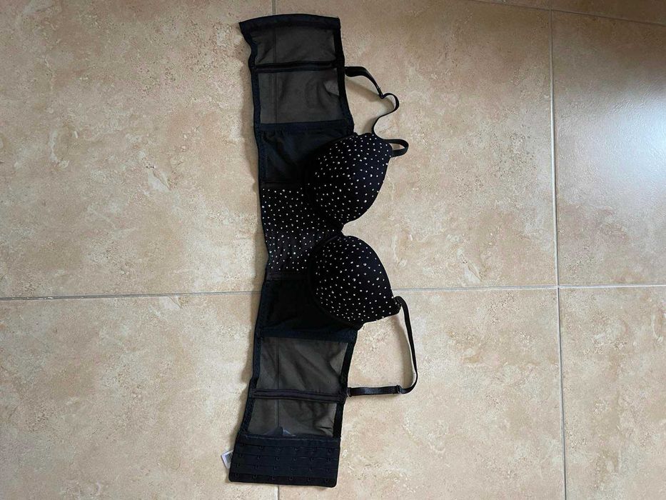 Чисто нов стилен черен топ с блестящи камъчета