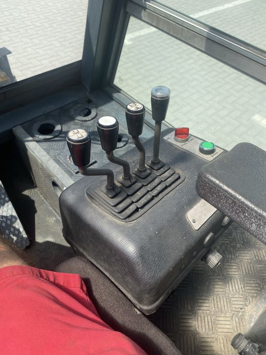 De vanzare sau da inchiriat stivuitor de 8 Tone capacitate .