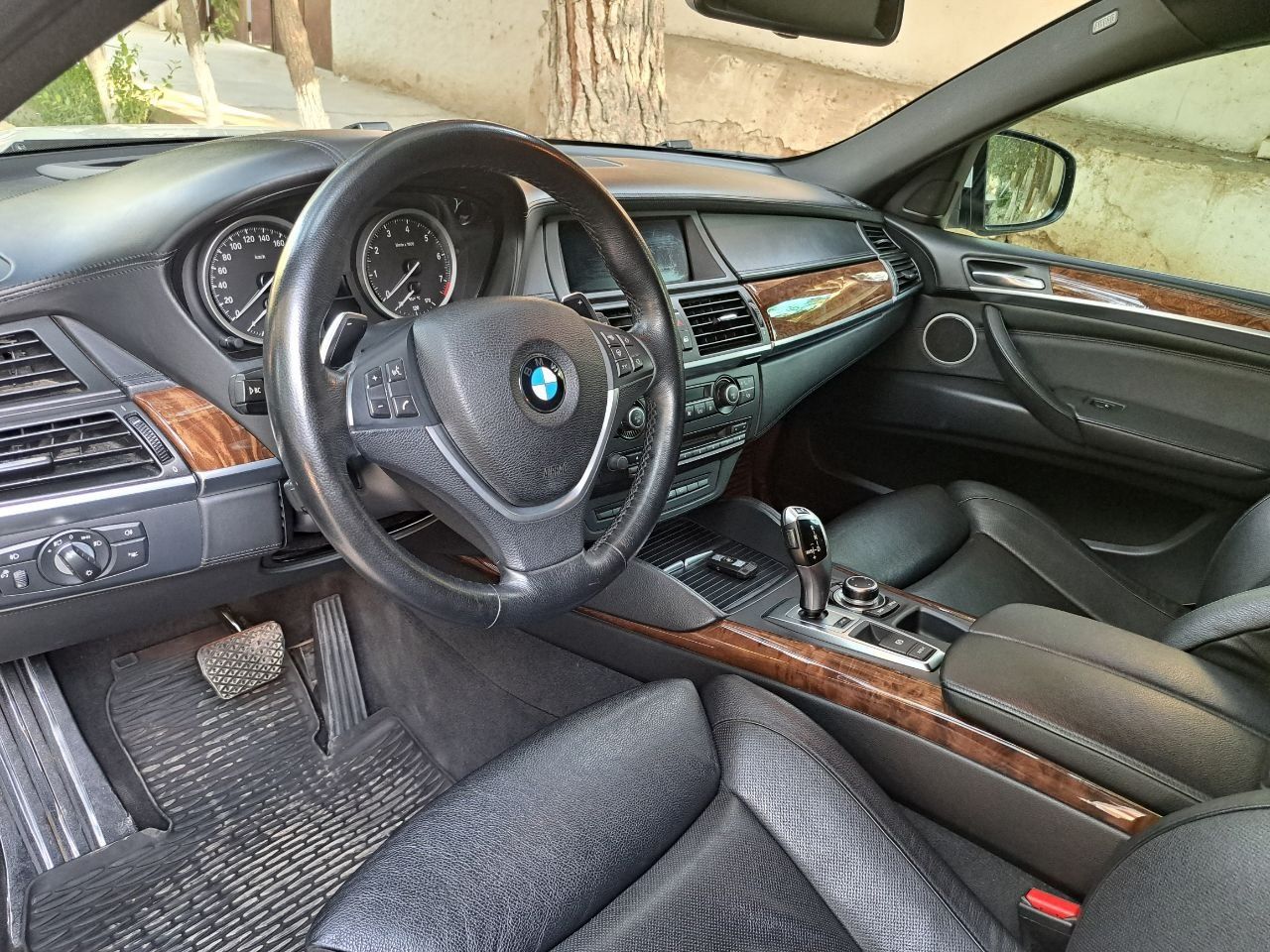 BMW X6 сотилади.