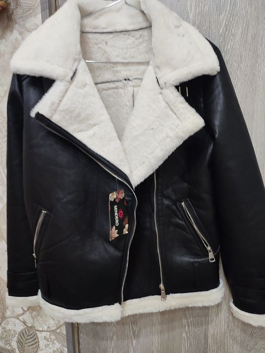 Дублёнка янги этикеткаси бн. Размер тугри келмагани ун сотиляпти.