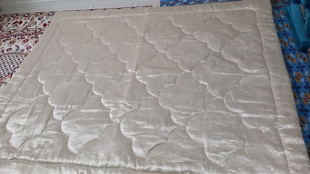 Теплая одеяло из синтефона.