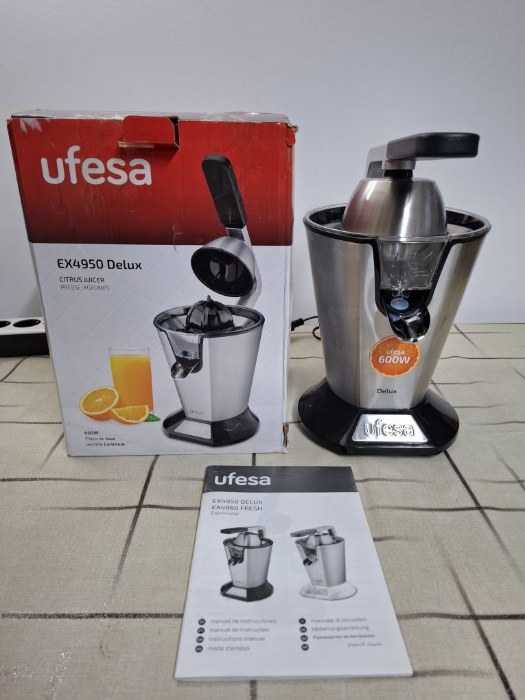 Електрическа сокоизстисквачка Ufesa EX4950, 600W, Сребриста