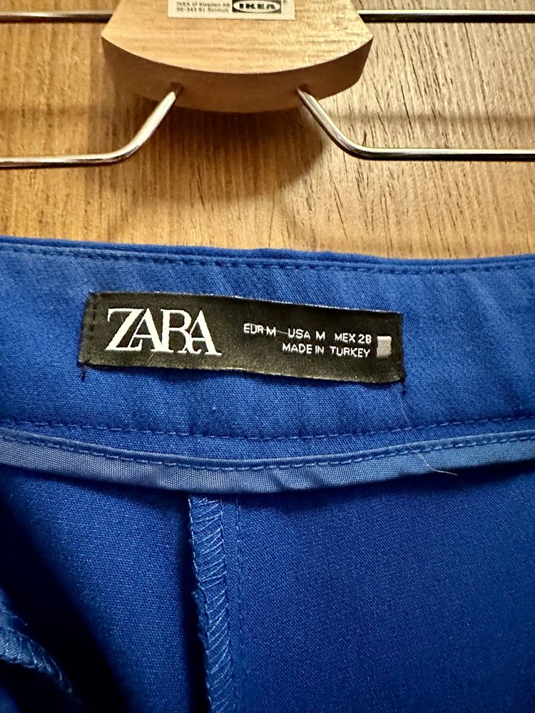 Елегантни панталони Zara