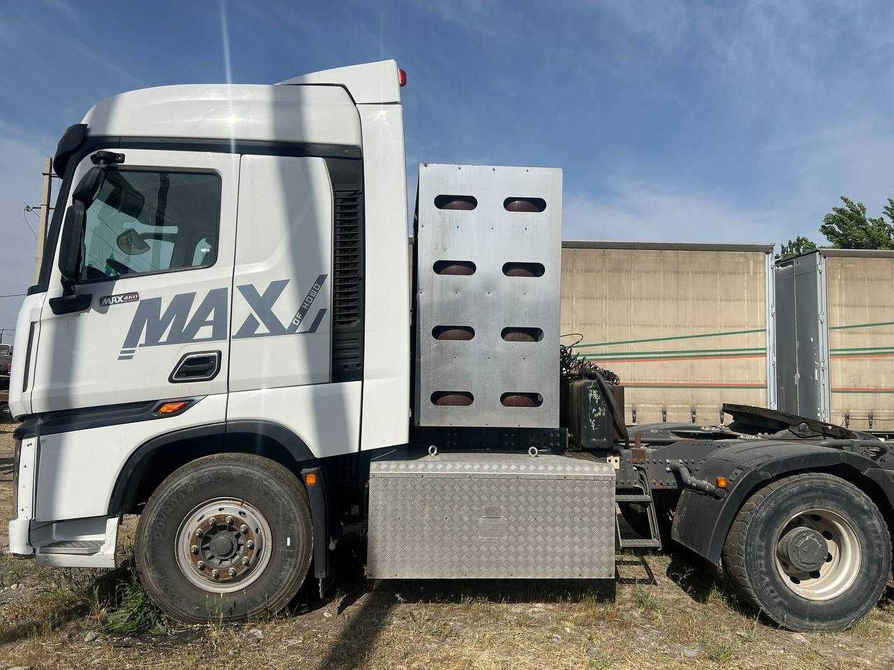Газовый тягач HOWO MAX