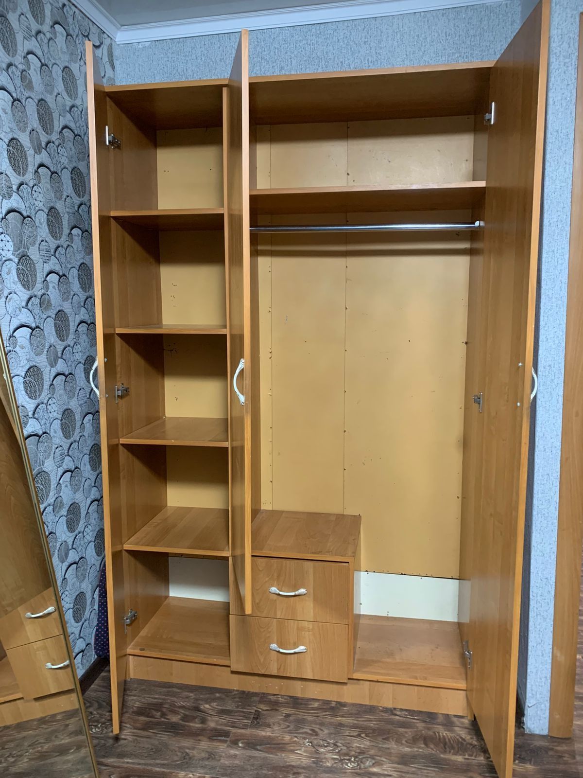 Продам шифонер в нормальном состоянии