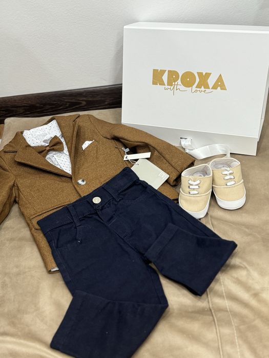 продам детский костюм с подаречный коробкой