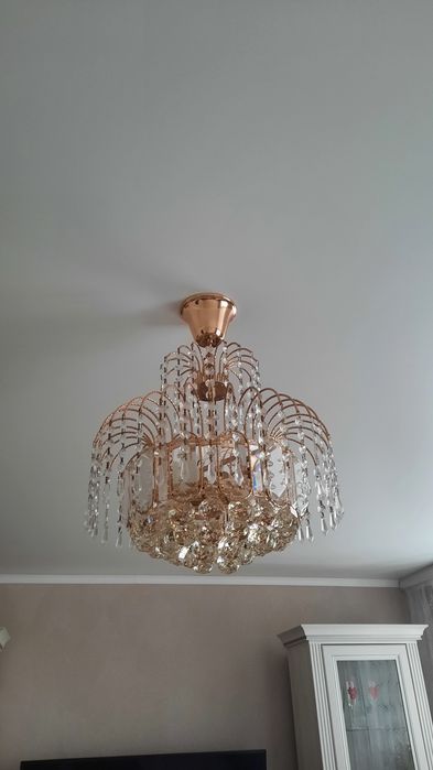 Продам хрустальную люстра.Обращаться по телефону.