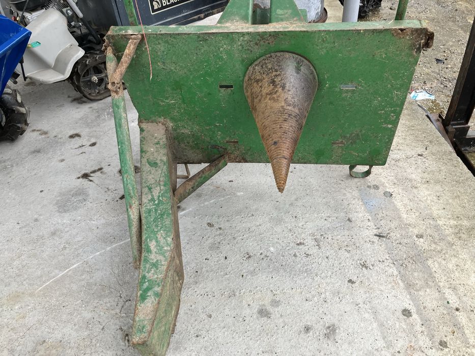 Con crapat crapator lemn dupa tractor