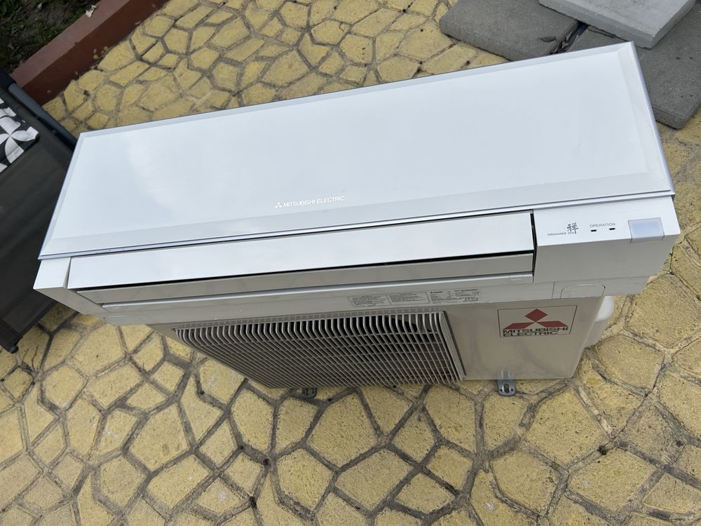 Хиперинверторен климатик Mitsubishi Electric EF35-3бр и EF25 черен 1бр
