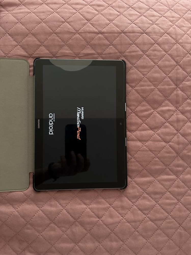 Vand tableta Huawei Media Pad T3 10 + BONUS husa