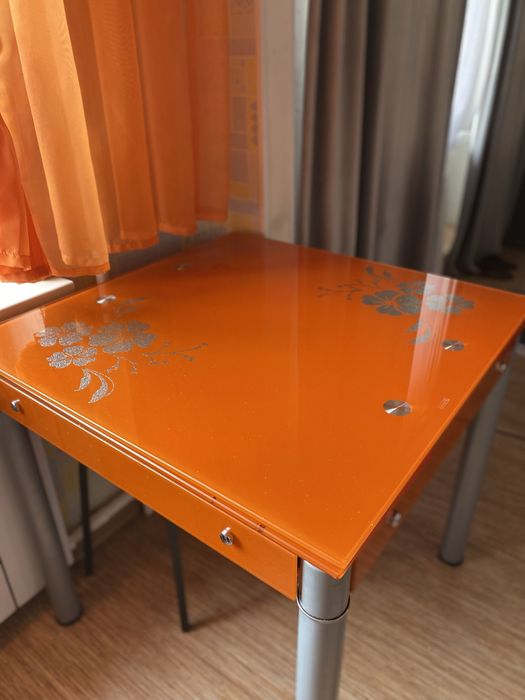 Продам обеденный стол