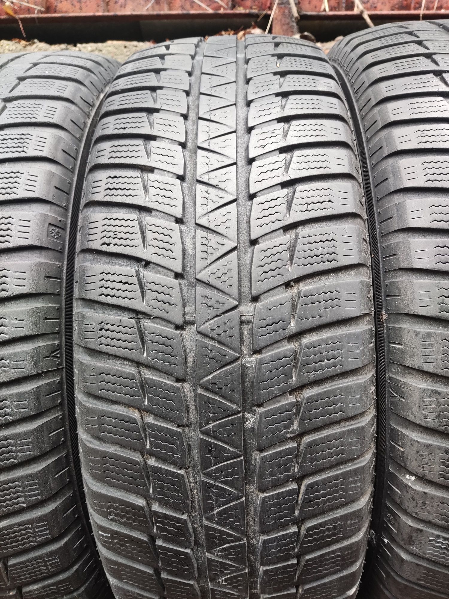 4бр зимни гуми 215/65/16 Falken Euro Winter 
6mm грайфер
Добри състоян