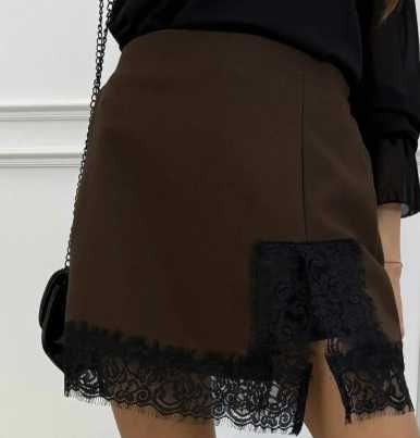 Стилна пола с дантела