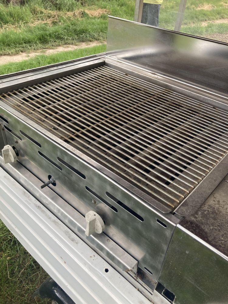 Ape 50 echipat cu grill pe gaz