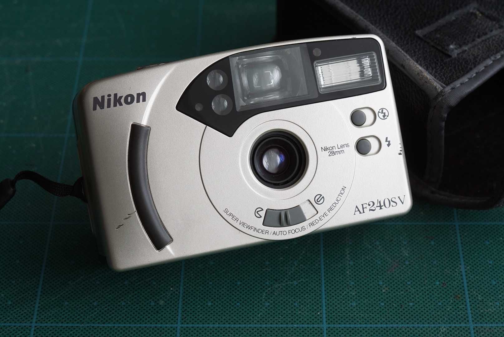 Aparat foto pe film Nikon AF240SV - 28mm f5.6
