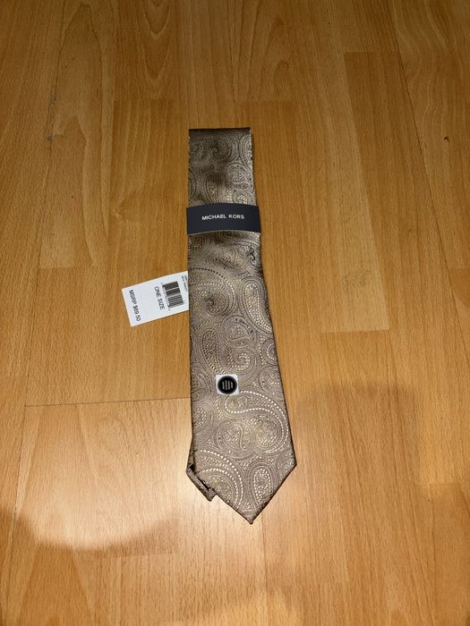 Cravate michael kors si calvin klein noi