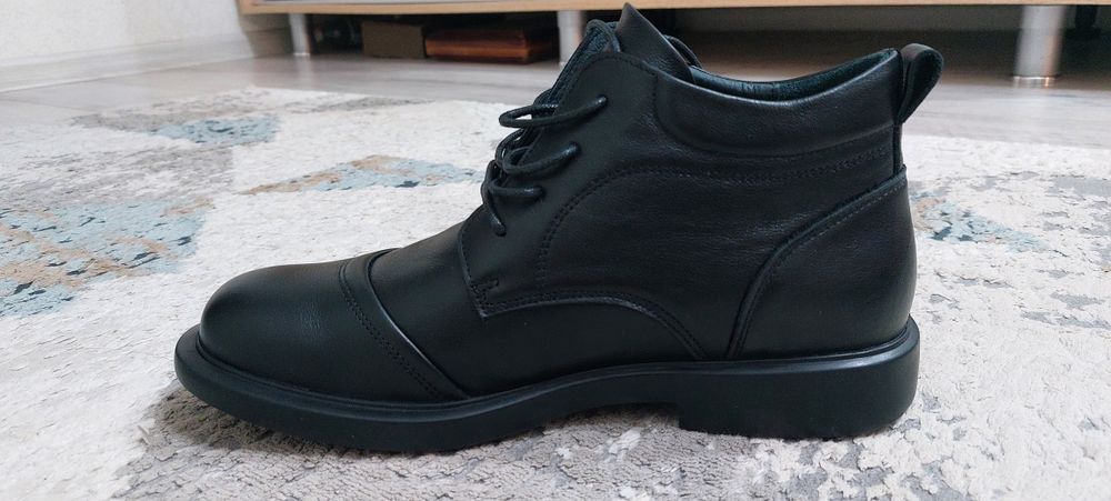 Продам осенние ботинки