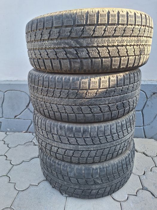 Продам шины тоуо 235/55/17 зимние