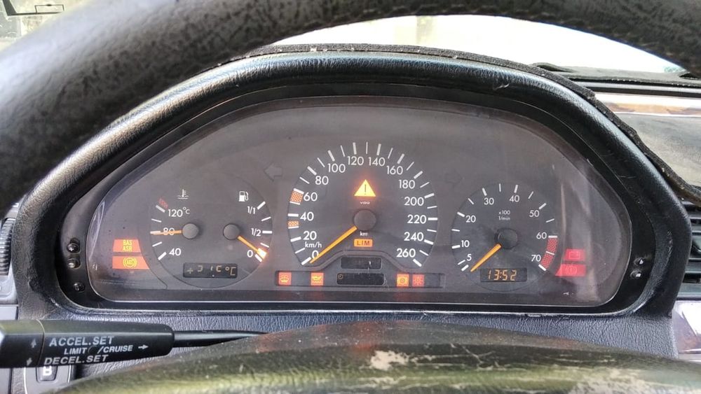 Продам приборную панель на Мерседес