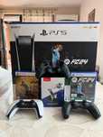 Playstation 5 с 2 джойстика, 2 калъфа, 2 игри и  2 станции към него