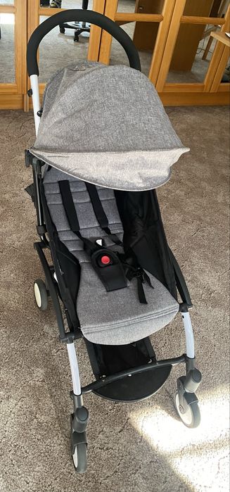 Детская прогулочная коляска