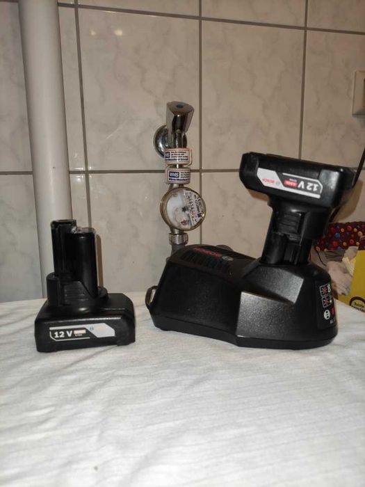Bosch acumulatori 12 V 4:Ah , pentru scule Bosch