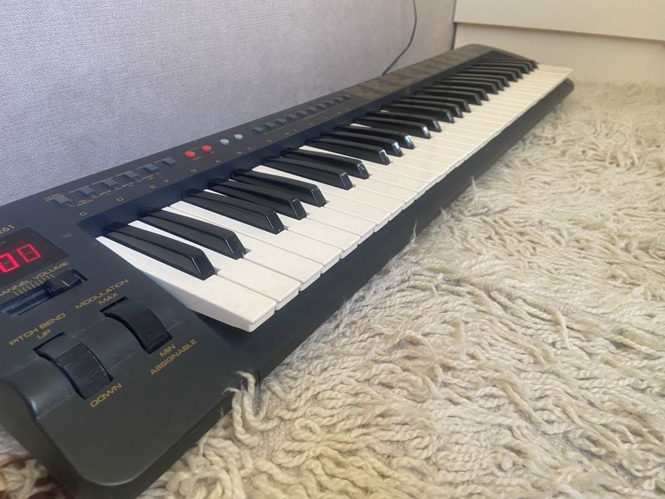 Midi клавир(доста голям и хубав )