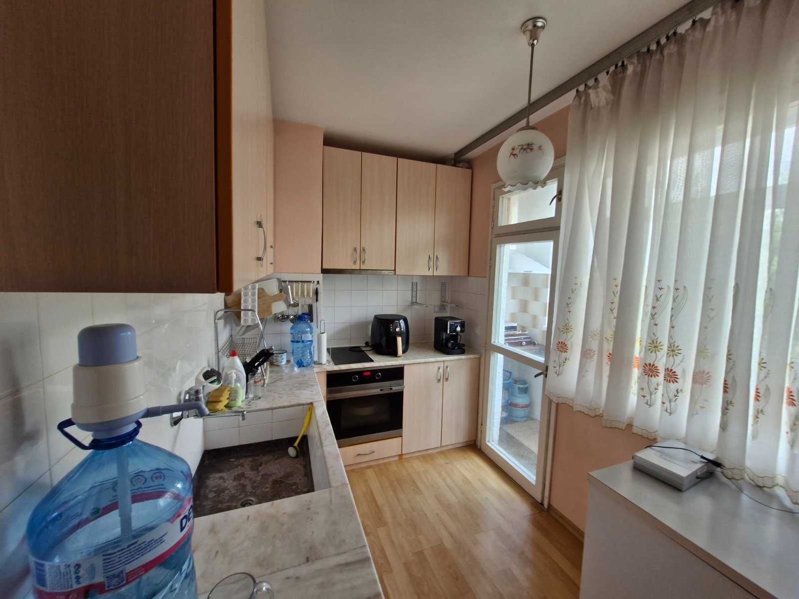 тристаен апартамент в саниран блок