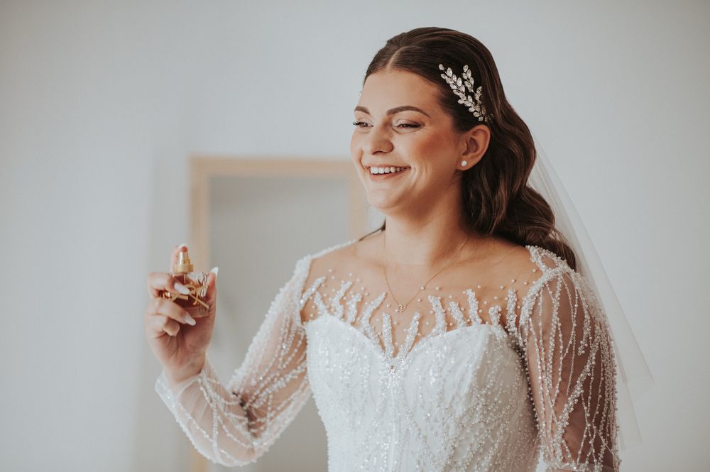 Vand rochie  de mireasa  facuta pe comanda.