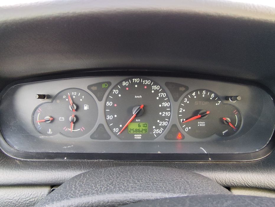 Vand Citroen C5 , 2 l diesel, în stare bună de funcționare.