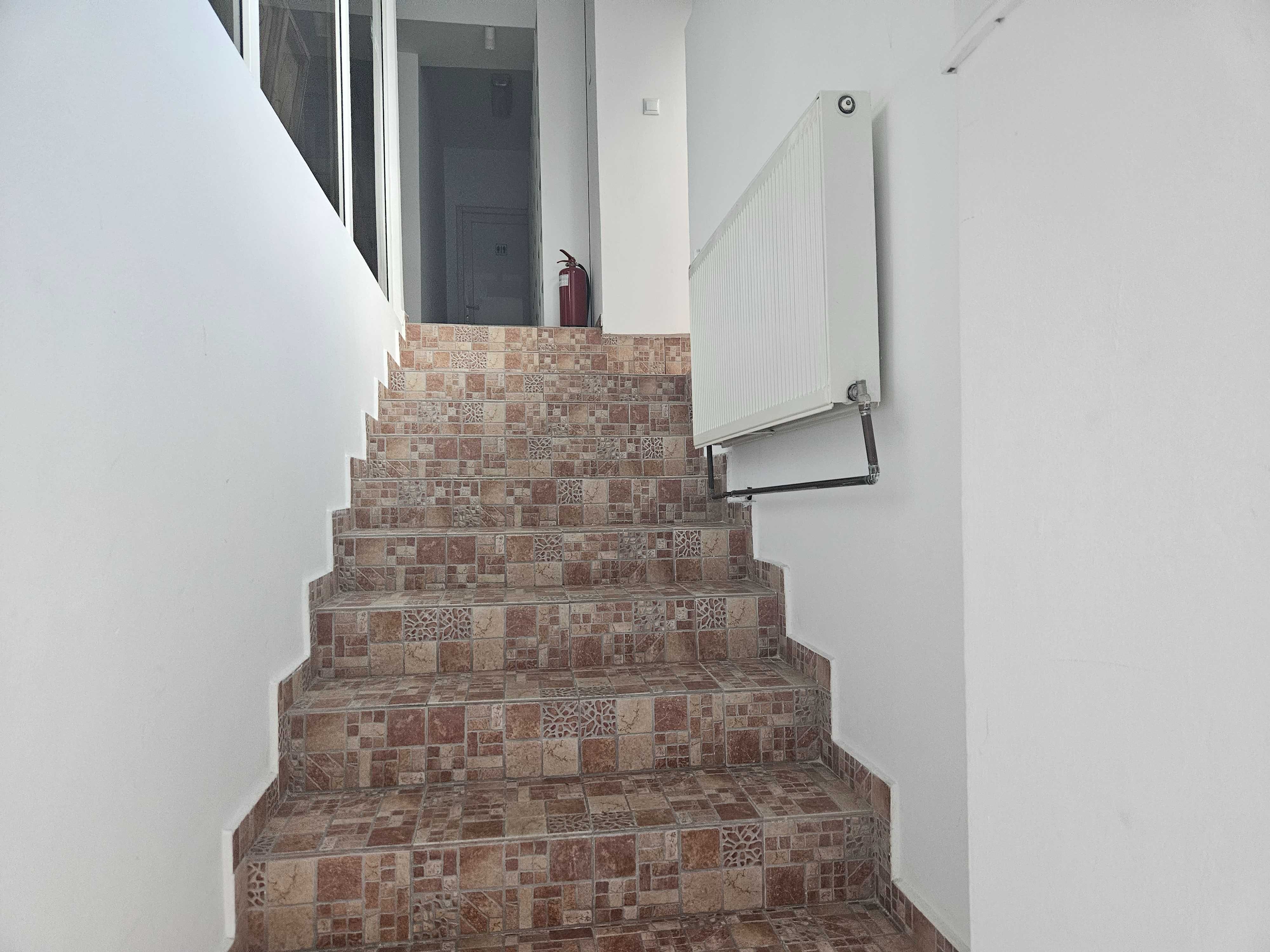 INCHIRIEZ spatiu birou vila