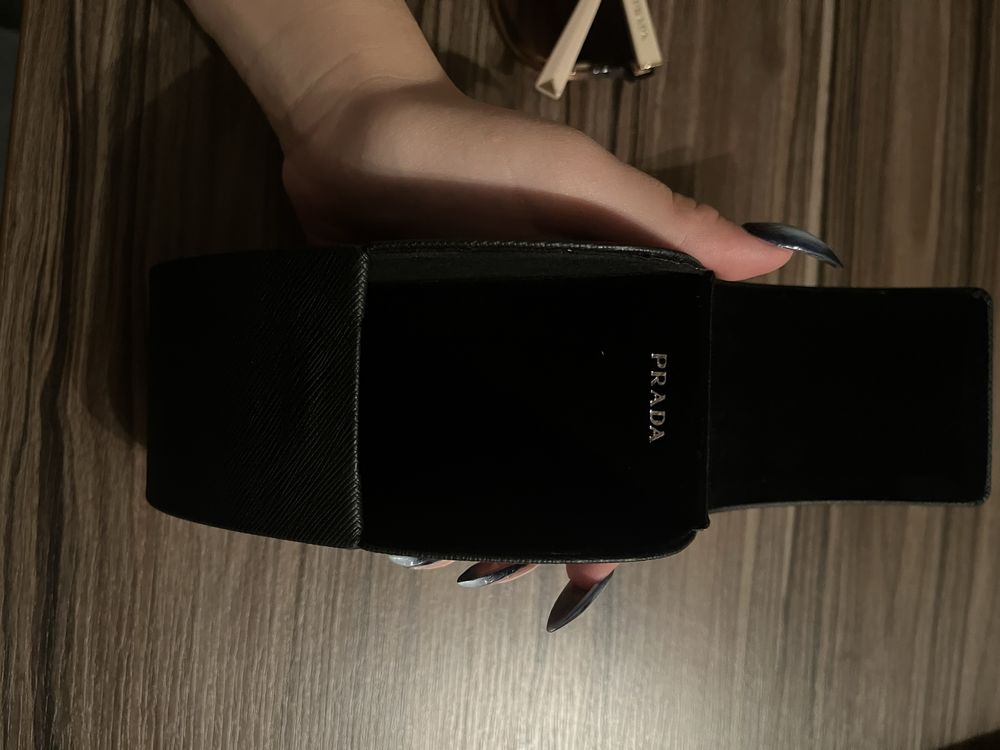 Слънчеви очила Prada