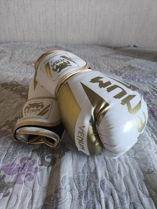Перчатки венум Белый